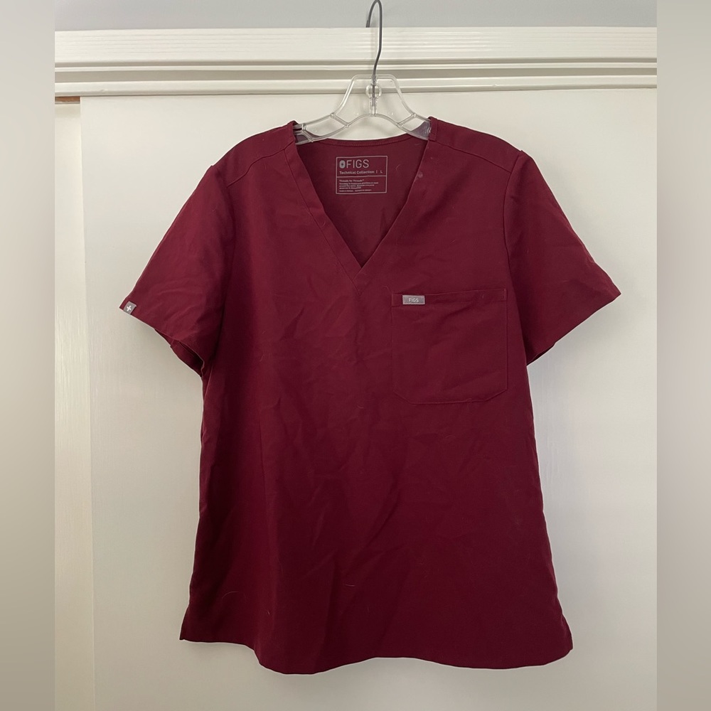 Women’s Figs scrub top